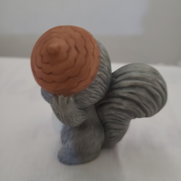 1992 Avon Porcelain Squirrel with an Acorn - Picture 4 of 6